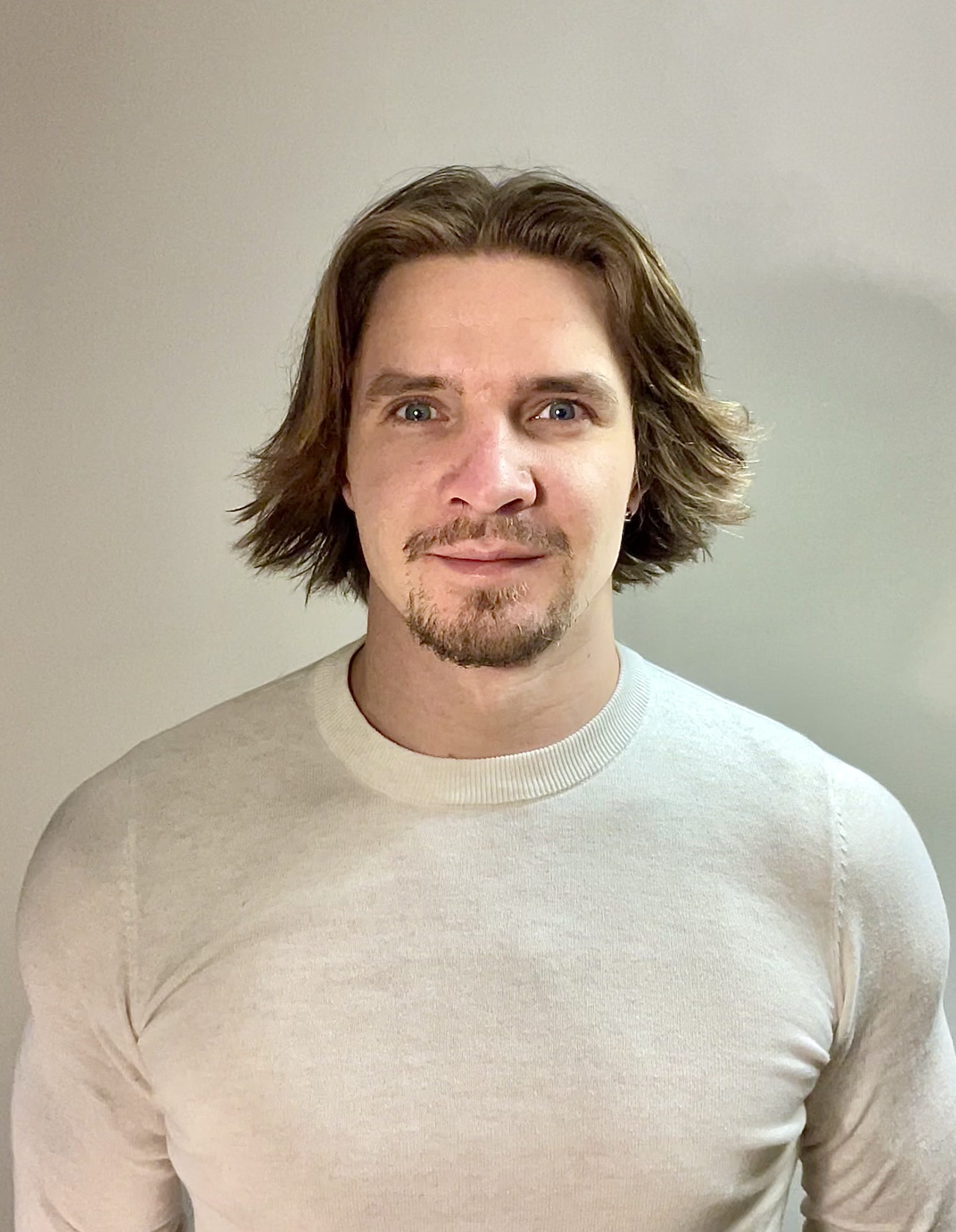 Yrittäjä Oskari Koivuniemi toimii Vaasan ja koko Pohjanmaan alueella. Yrittäjältä onnistuu ilmalämpöpumppujen huolto ja asennus sekä monet erilaiset kiinteistönhuoltoon liittyvät tehtävät.